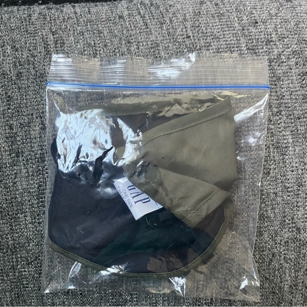 Brand New Gap Adult Army Green Face Mask